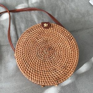 Round wicker purse